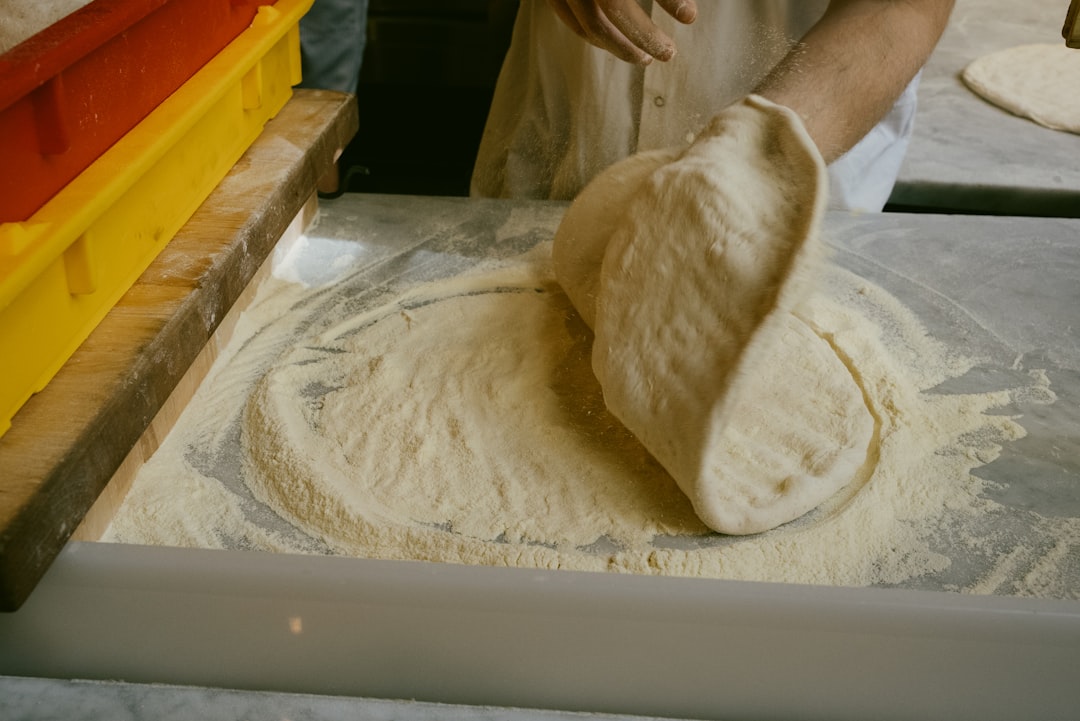 descubra tudo sobre a farinha de amêndoas: benefícios para a saúde, como usar em receitas e dicas para substituir farinhas tradicionais na sua alimentação.
