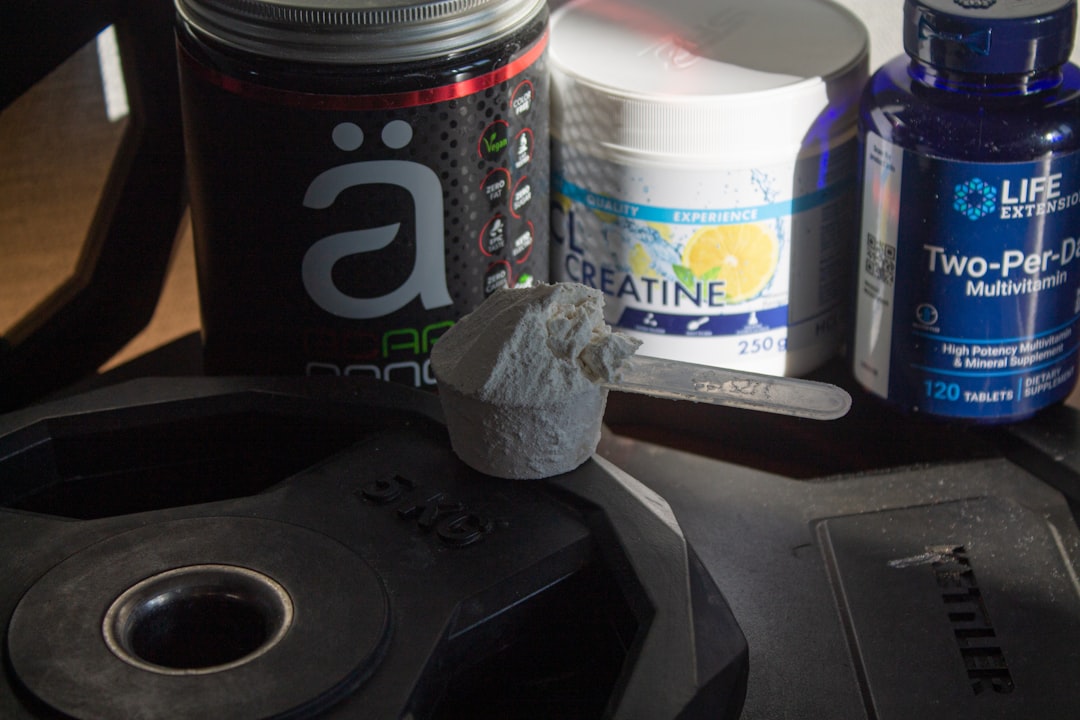 descubra os benefícios da creatina para o ganho de massa muscular, desempenho esportivo e recuperação. saiba como usar, dosagem ideal e dicas para melhores resultados.