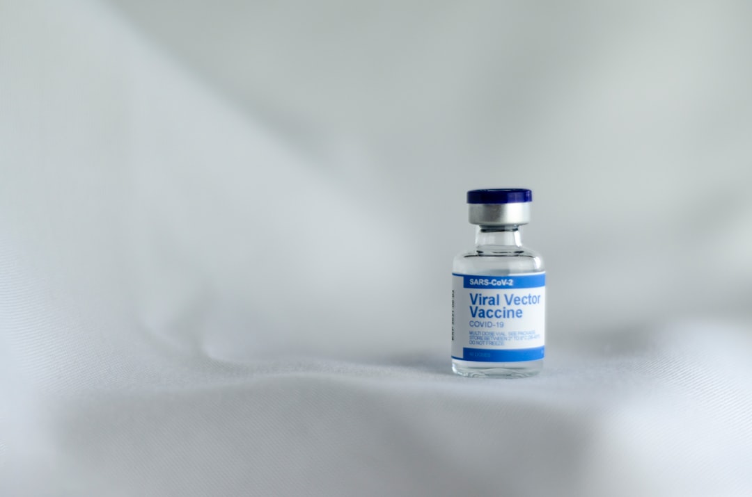 descubra tudo sobre a metilcobalamina, uma forma ativa da vitamina b12 essencial para a saúde do sistema nervoso e a produção de energia. saiba para que serve, benefícios e onde encontrar.