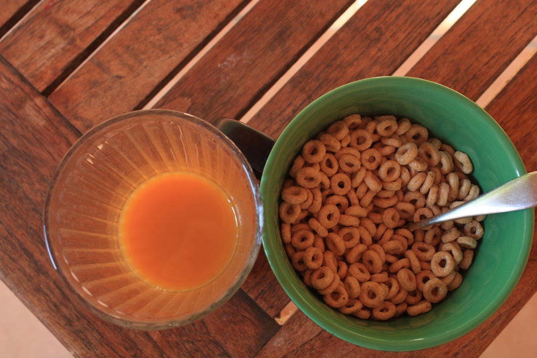 descubra tudo sobre levedura nutricional: um superalimento vegano rico em vitaminas, minerais e sabor. saiba como usar na culinária e aproveite seus benefícios para a saúde.